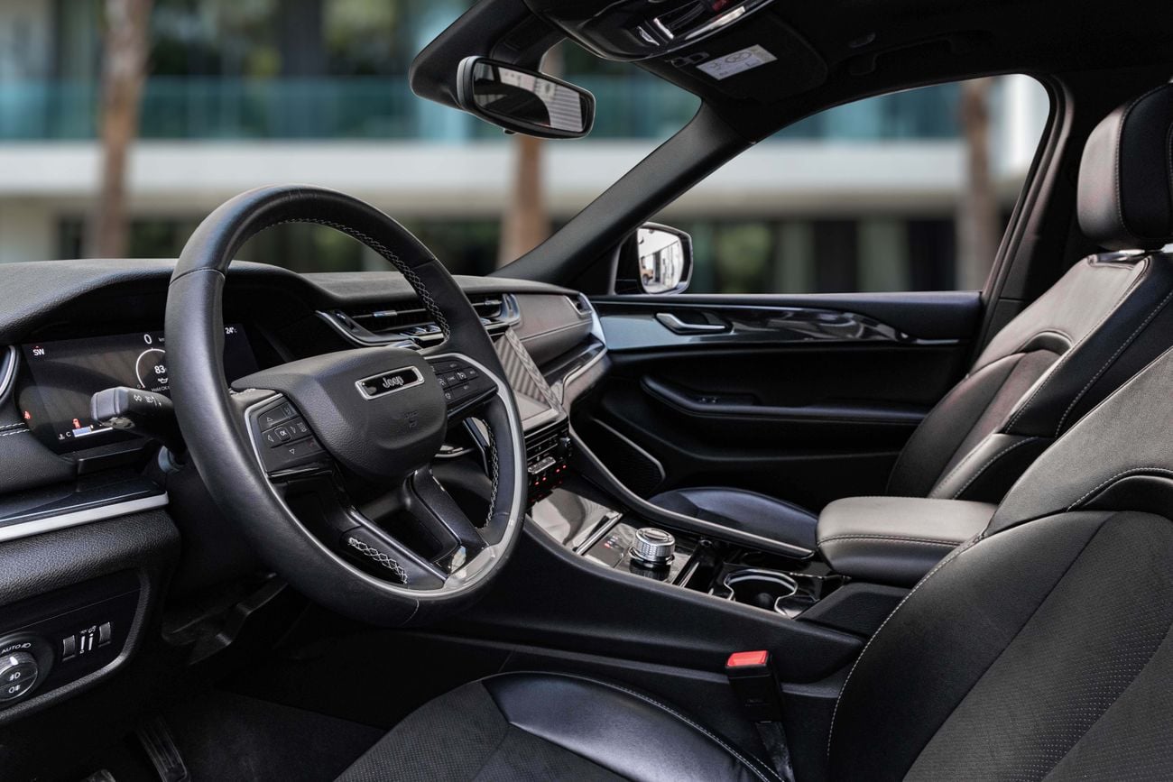 جيب جراند شيروكي Grand Cherokee Altitude | 2,253 P.M | 0% Downpayment | LOW KMS!