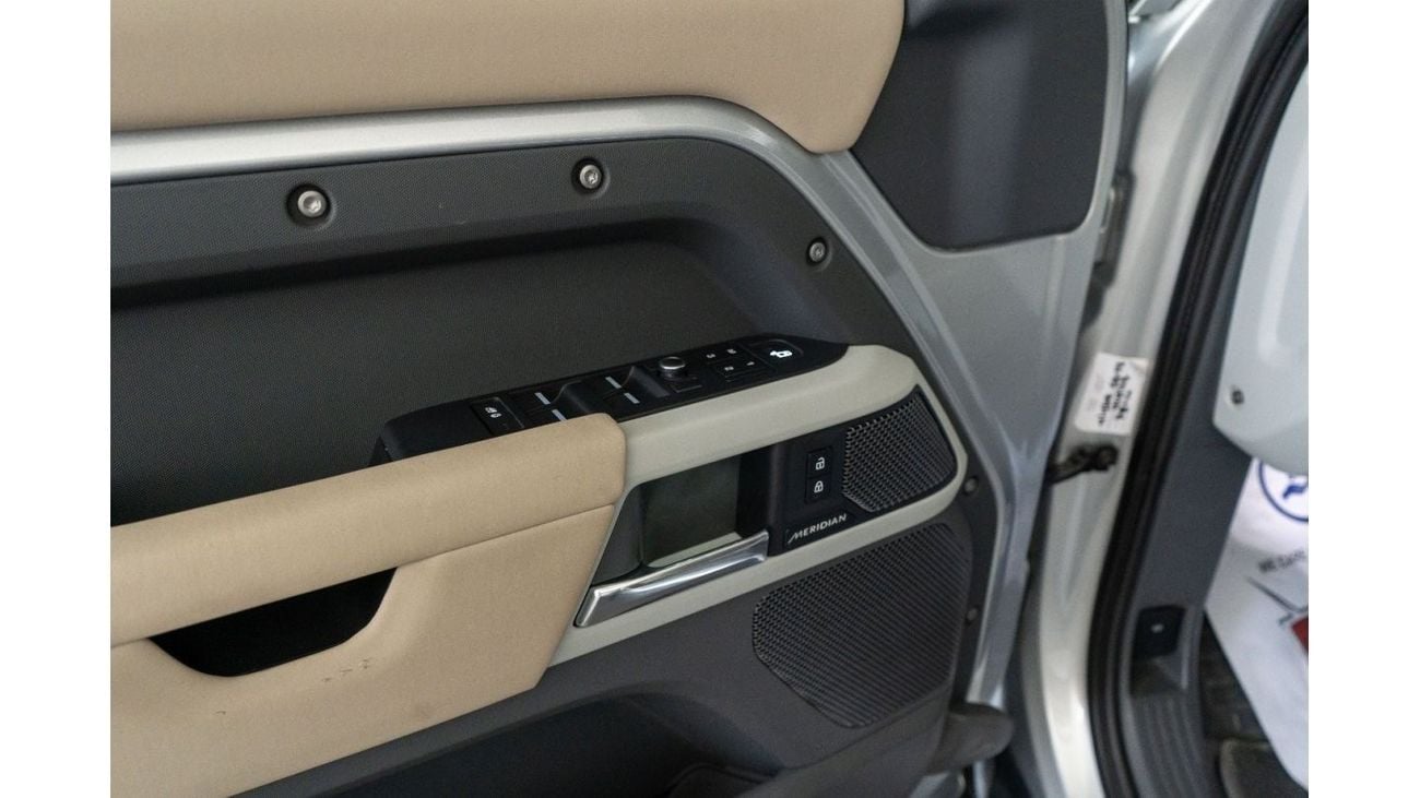 لاند روفر ديفندر P400 110 اول نسخة