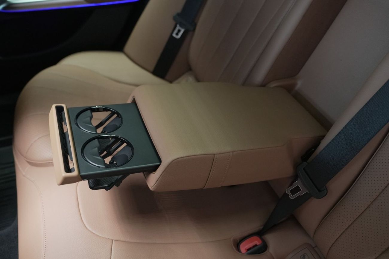 Mercedes-Benz E200 Mercedes-Benz  E200 sedan