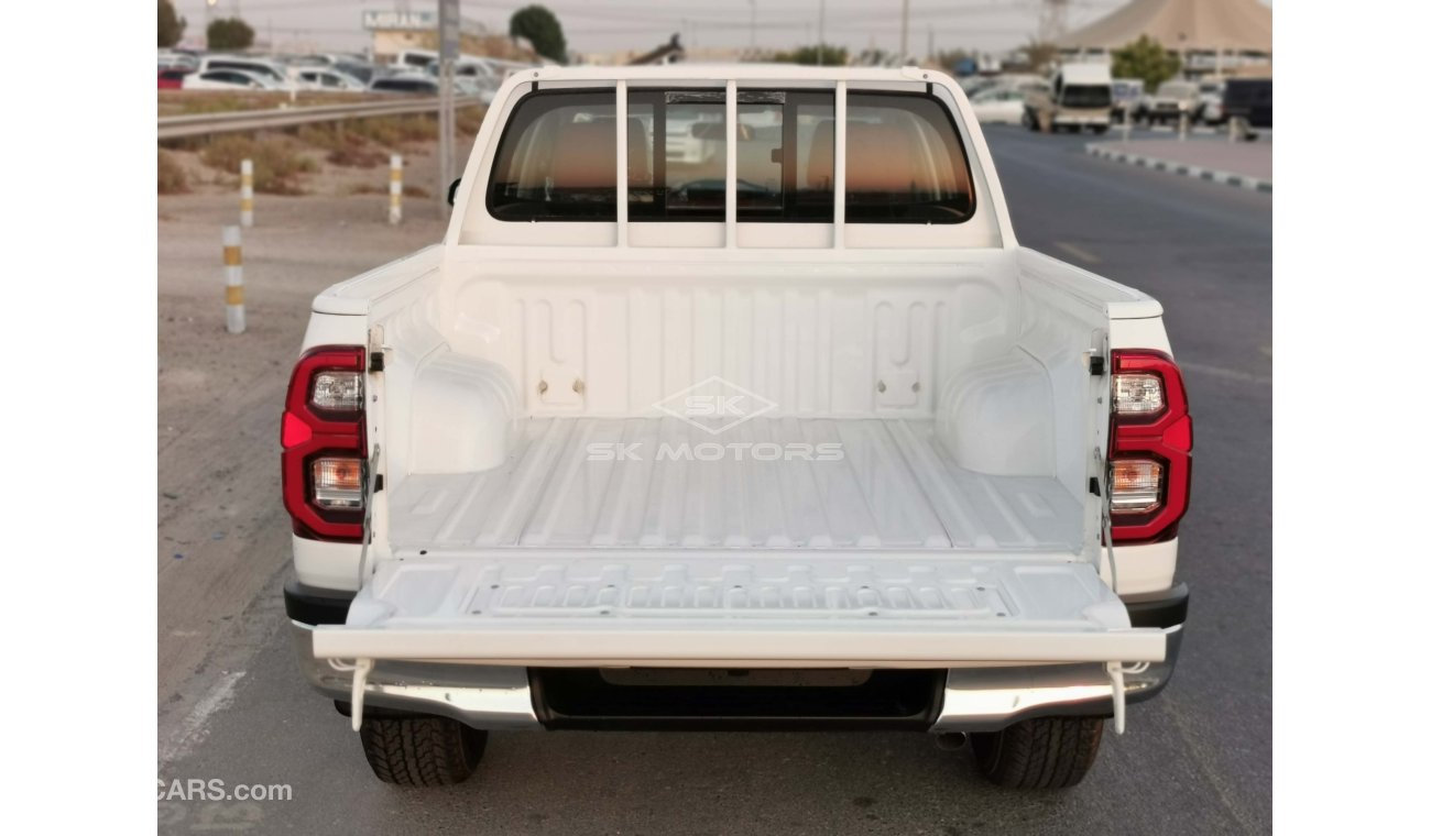 تويوتا هيلوكس 2.4L Diesel, Full Option M/T - Auto AC with Black Alloy Rims (CODE # THFO06)