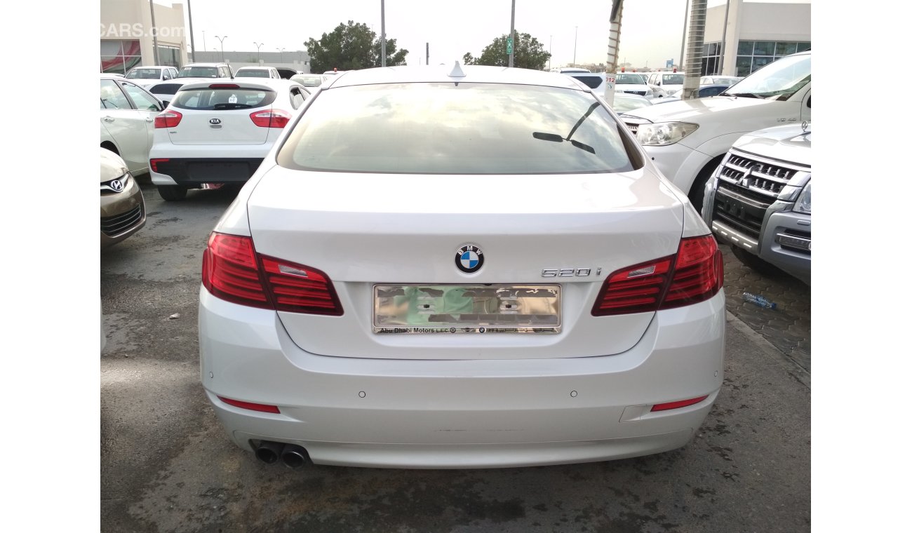 BMW 520i i 2015 WHITE NUMBER 1 GCC LATHER NO ACCIDENT NO ACCIDENT PERFECT