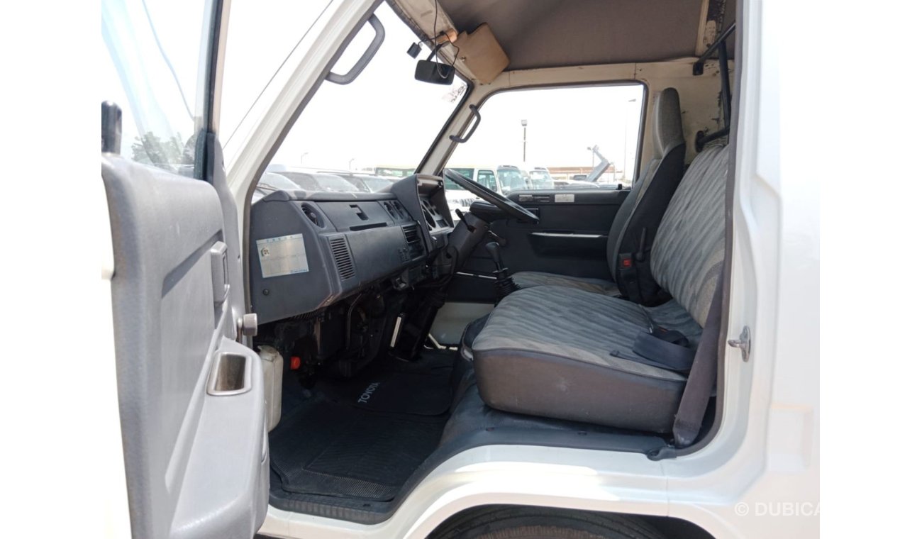 تويوتا داينا TOYOTA DYNA VAN RIGHT HAND DRIVE (PM1295)