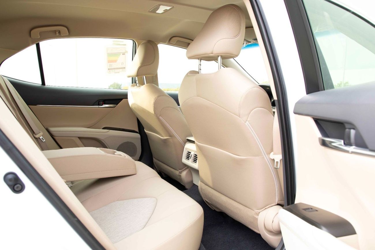 Toyota Camry 2024 Toyota Camry 2.5 LE - Super White inside Beige