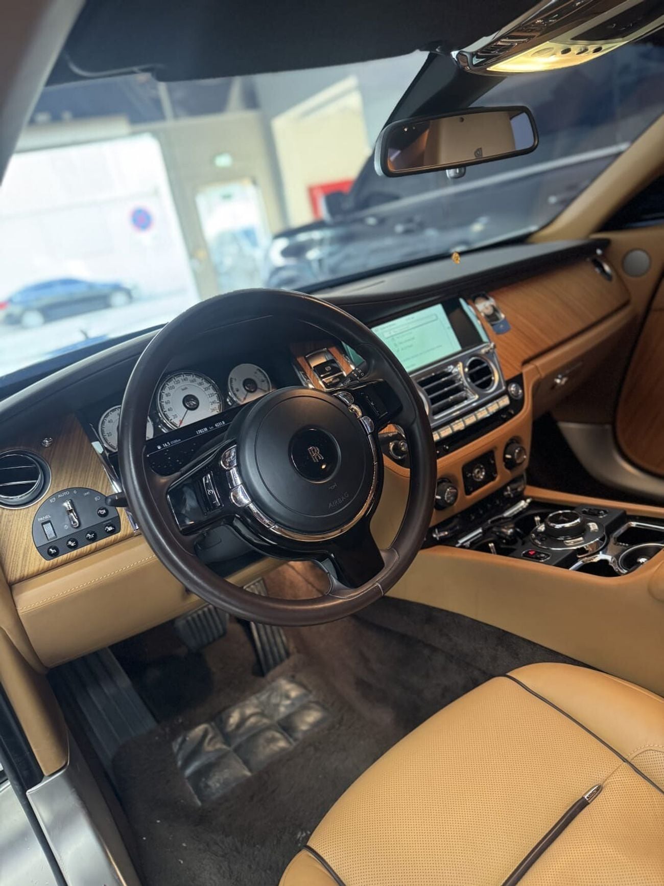 رولز رويس واريث 6.6L شارة سوداء