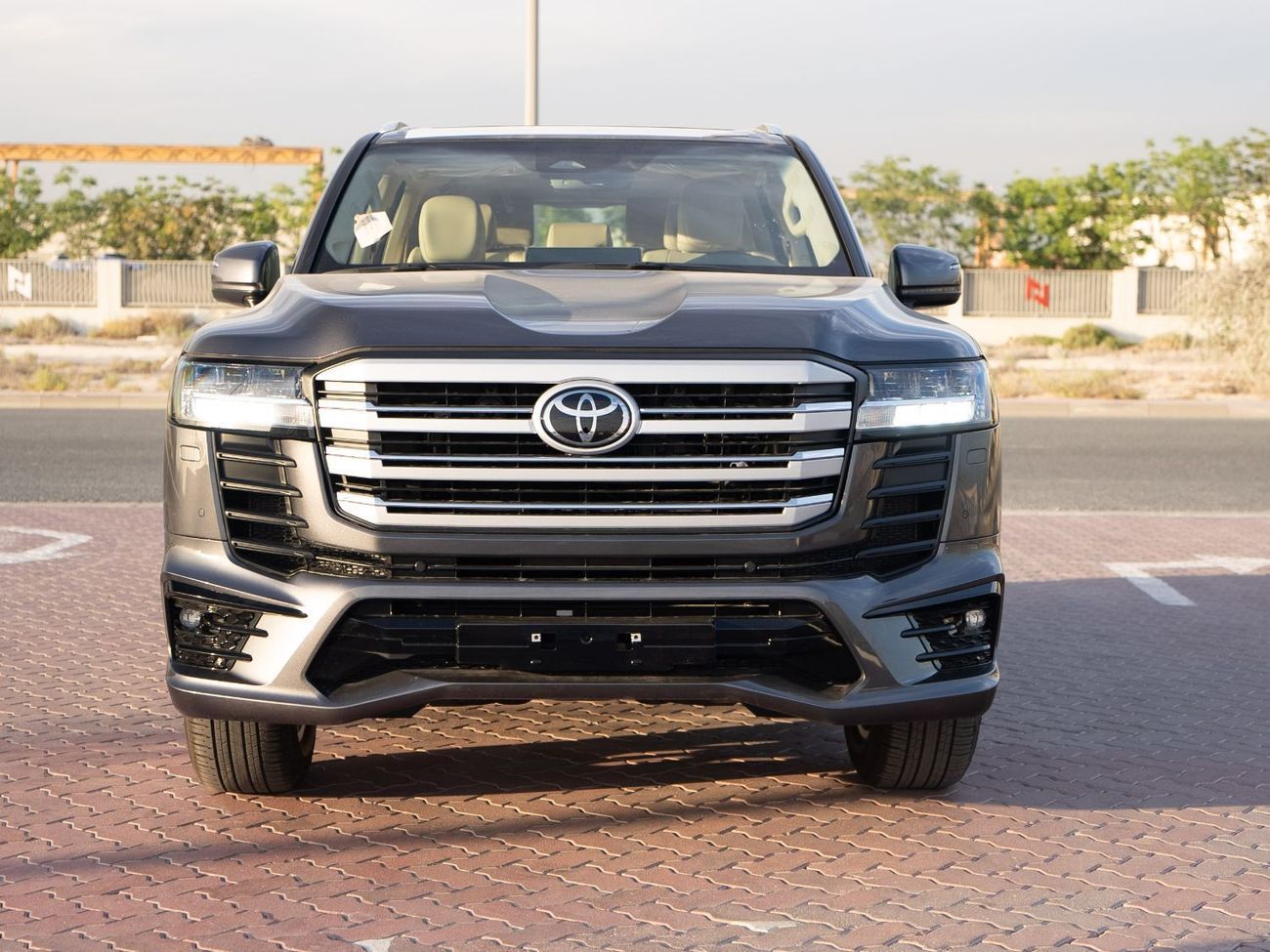 تويوتا لاند كروزر 2025 Toyota LC300 GXR S 3.5L - Grey Mettalic Inside Beige | Export Only