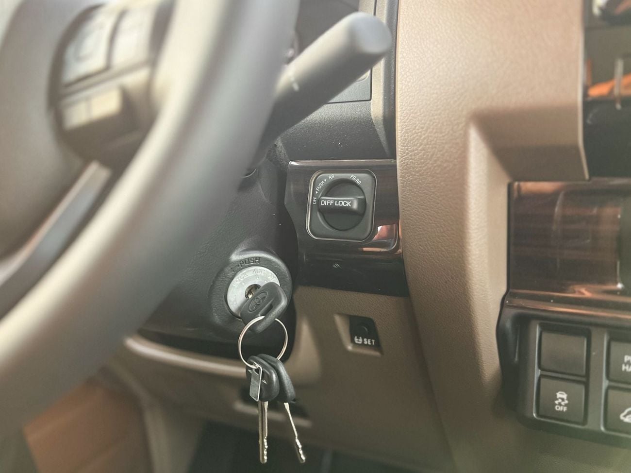 تويوتا لاند كروزر بيك آب 2026 Toyota Land Cruiser LC79 Double Cab LX-Z AT تويوتا لاند كروزر LC79 موديل 2026، كابينة مزدوجة LX-Z، ناقل حركة أوتوماتيكي - للتصدير فقط