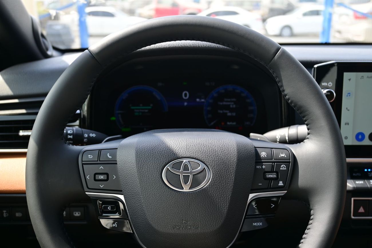 تويوتا كامري Toyota Camry Limited 2.5L Hybrid, Model 2025, Color White