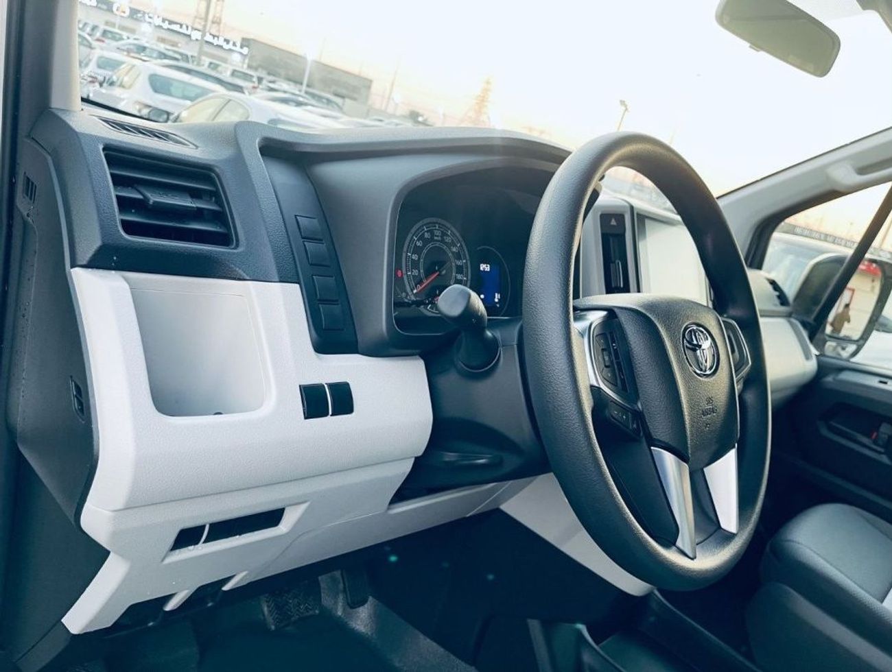 تويوتا هاياس 3.5L V6 High Roof Petrol Automatic Mid Option 2026 MODEL