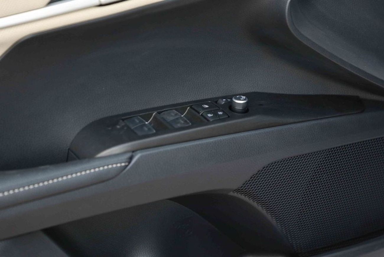 Toyota Camry 2025 TOYOTA CAMRY LE 2.5 - PLATINUM WHITE PEARL inside BEIGE | Export Only