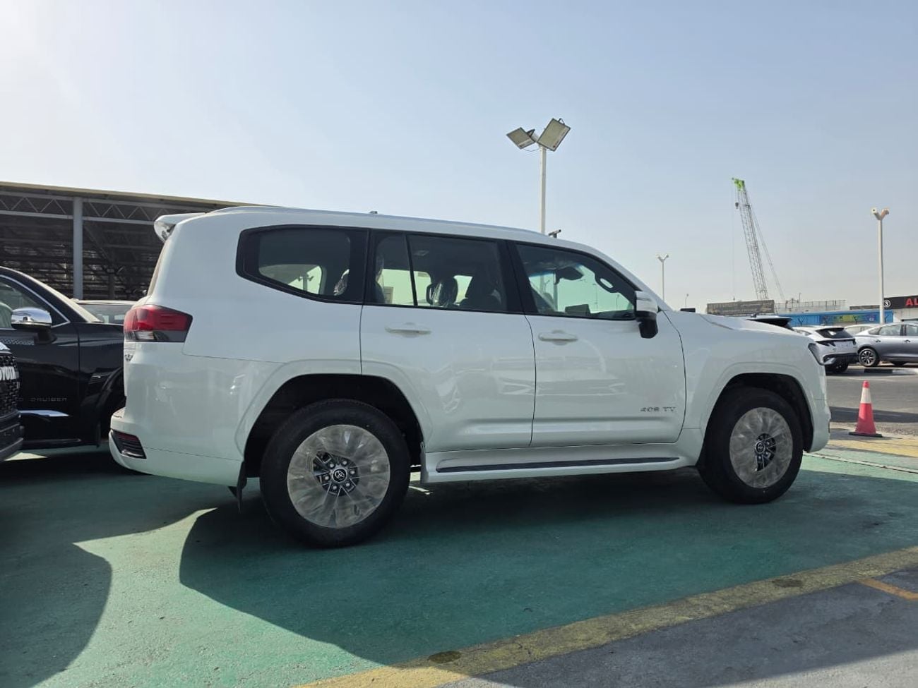 تويوتا لاند كروزر Toyota Land Cruiser LC300 GXR 3.5 Twin Turbo 2026 – فل أوبشن | 3.5 لتر توين تيربو | أبيض خارجي | داخ
