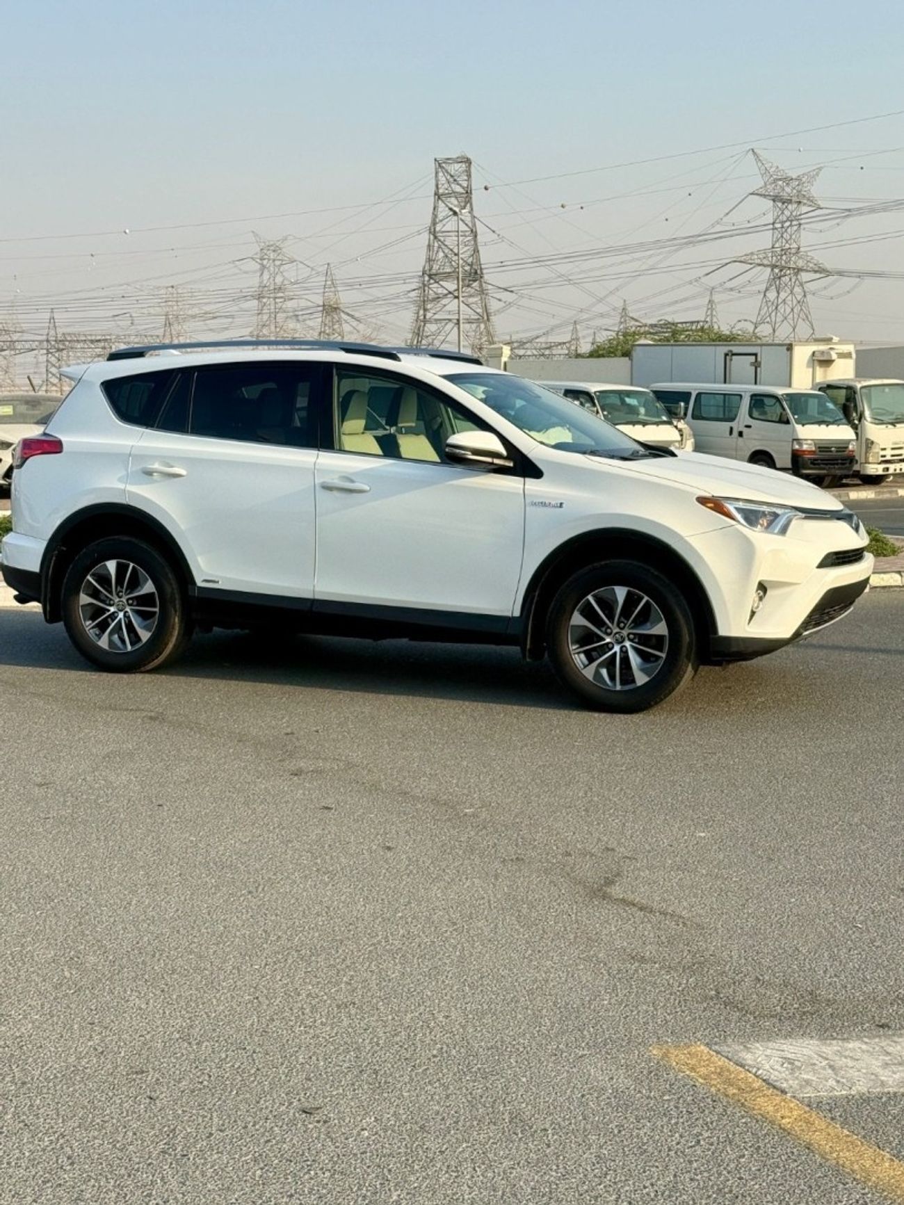 تويوتا راف ٤ LE 2.5L (219 HP) 2.5L (219 HP)