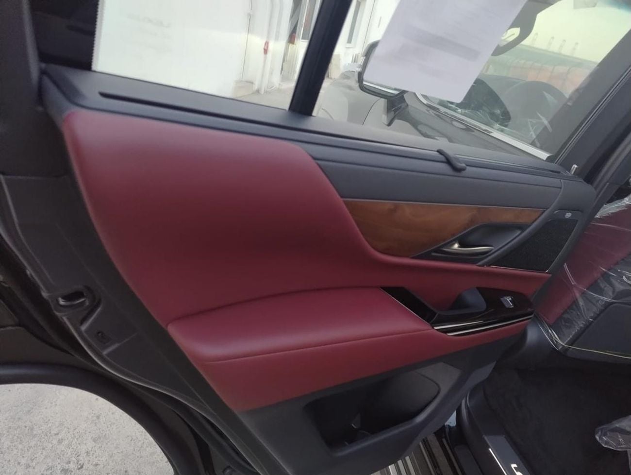 لكزس LX 700h SIGNATURE