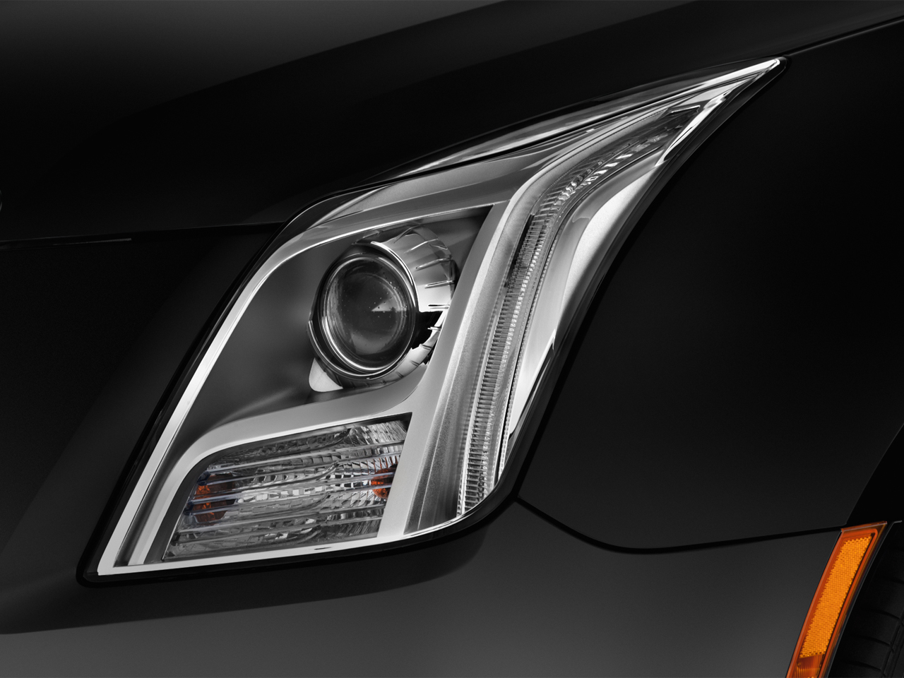 Cadillac XTS exterior - Headlight