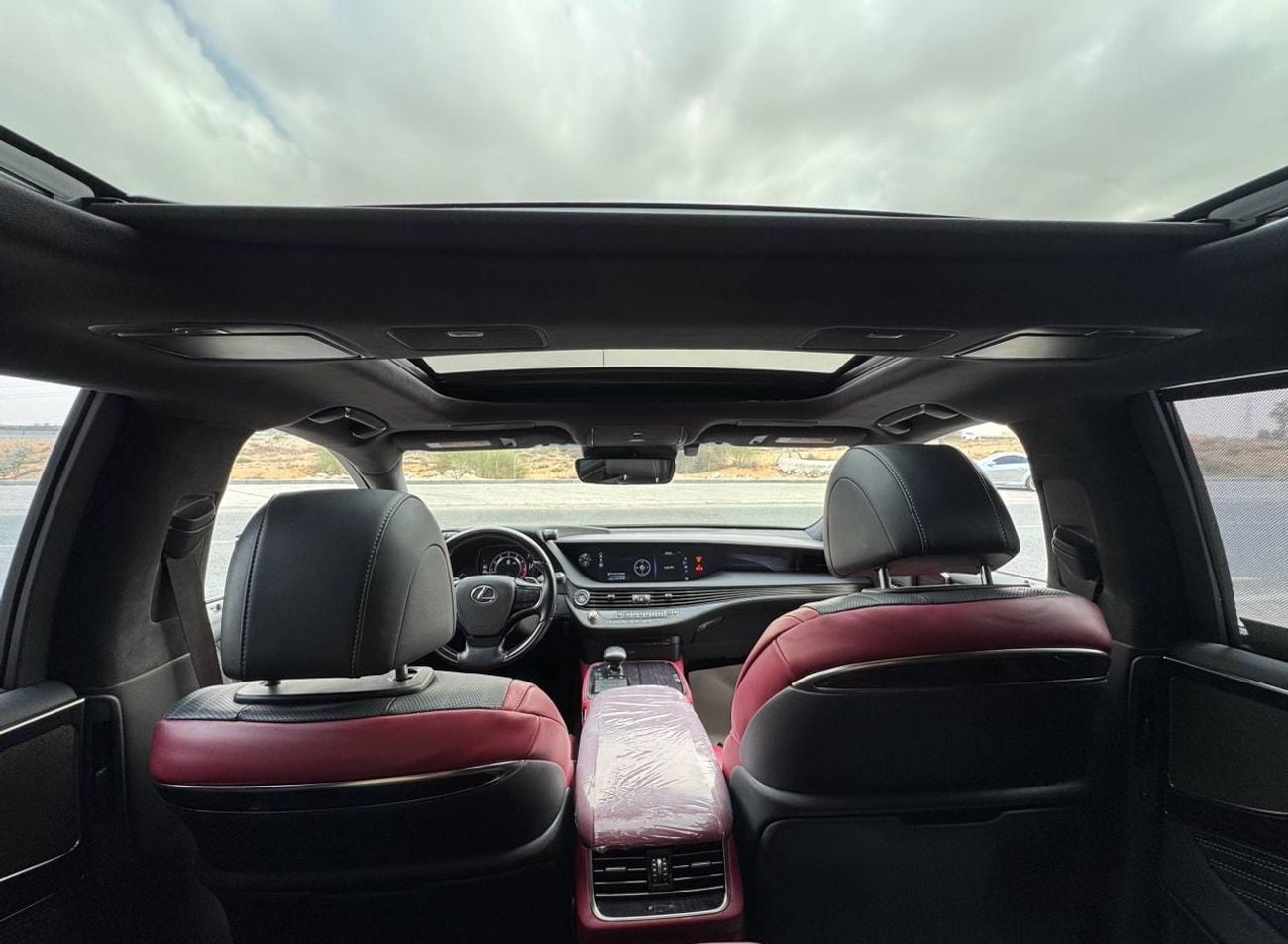 لكزس LS 500 محرك V6 سعة 3.5 لتر / أعلى المواصفات لكبار الشخصيات / كاميرات 360 درجة / تدليك لجميع المقاعد / بحالة