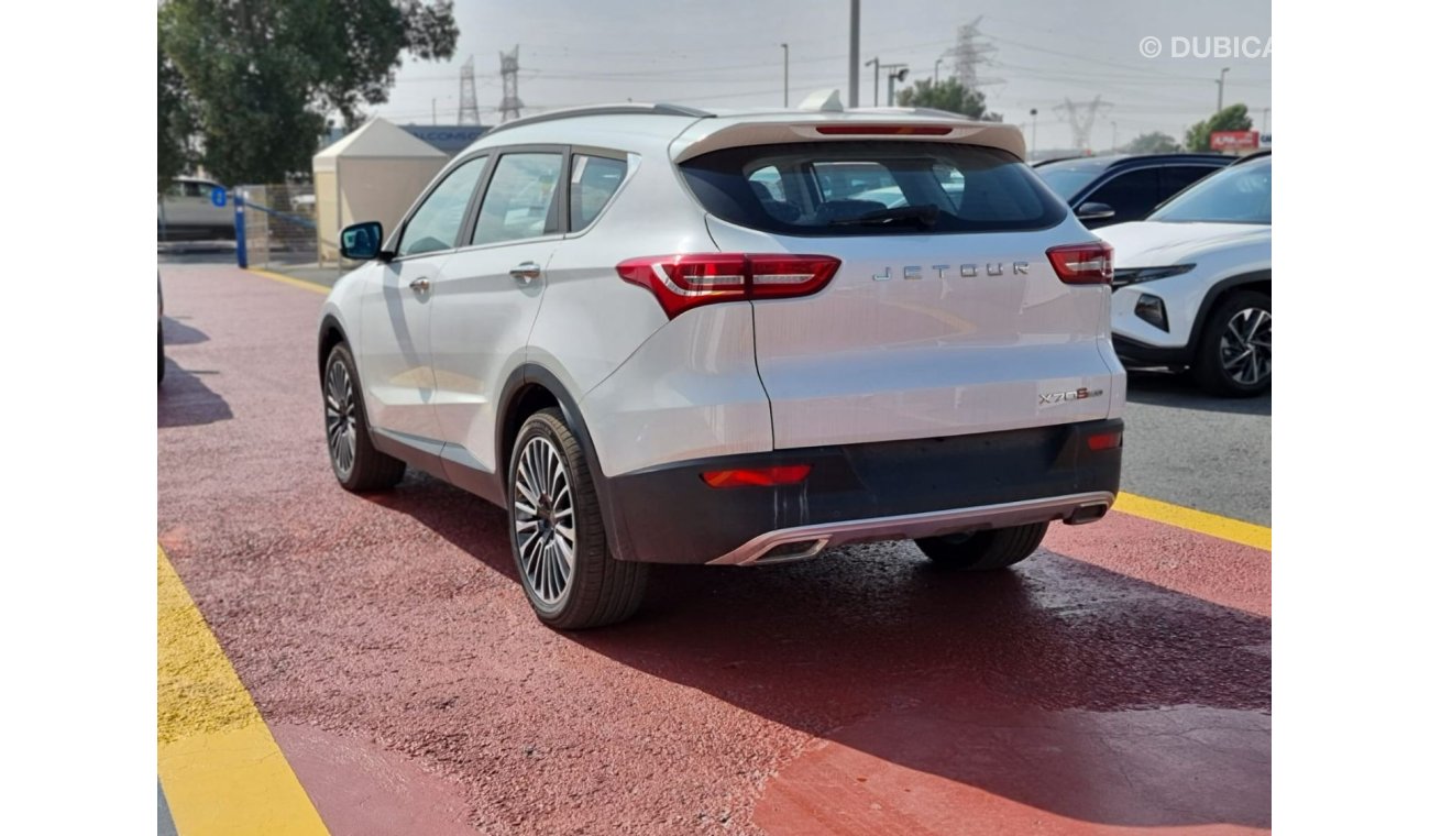 جيتور X70 Chery Jetour X70S 240T 1.5L SUV مع جلد لون داخلي أبيض موديل 2022