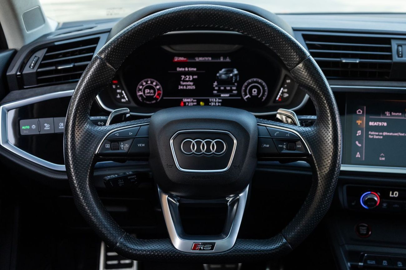 Audi RS Q3 TFSI quattro 2.5L SUV