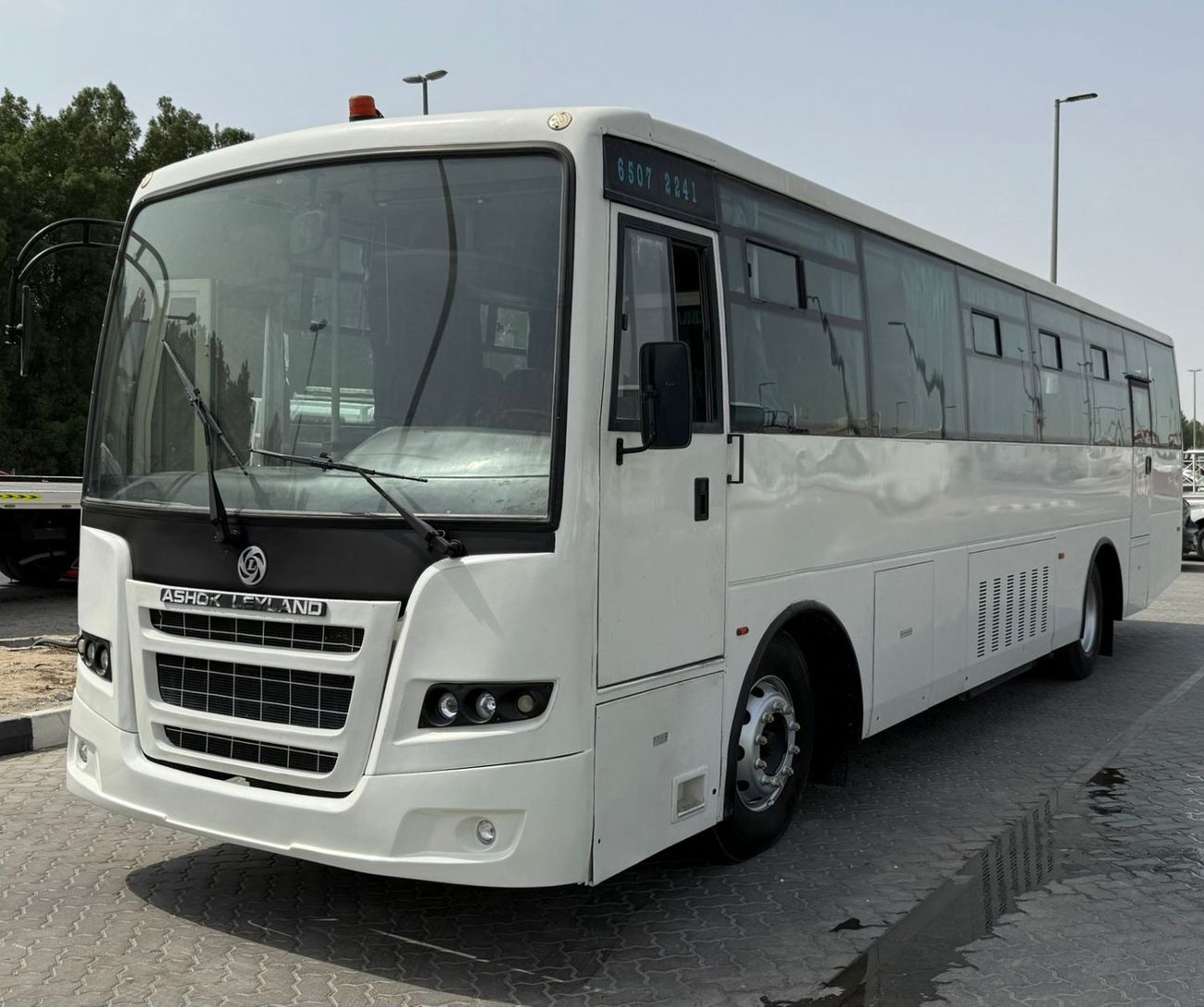 اشوك ليلاند فالكون