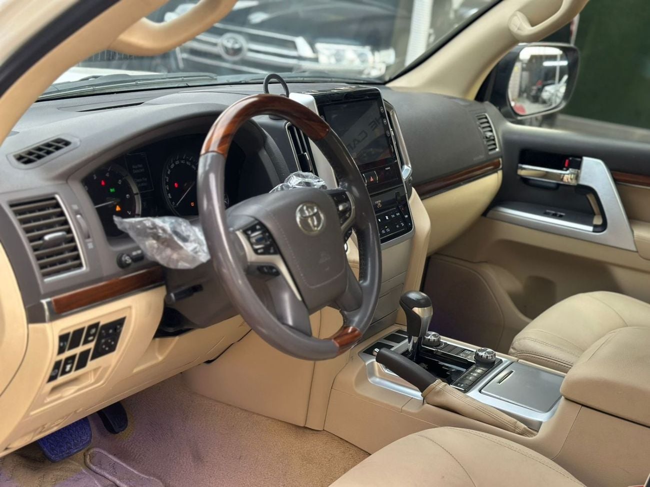 Toyota Land Cruiser VXR 4.6L 4WD