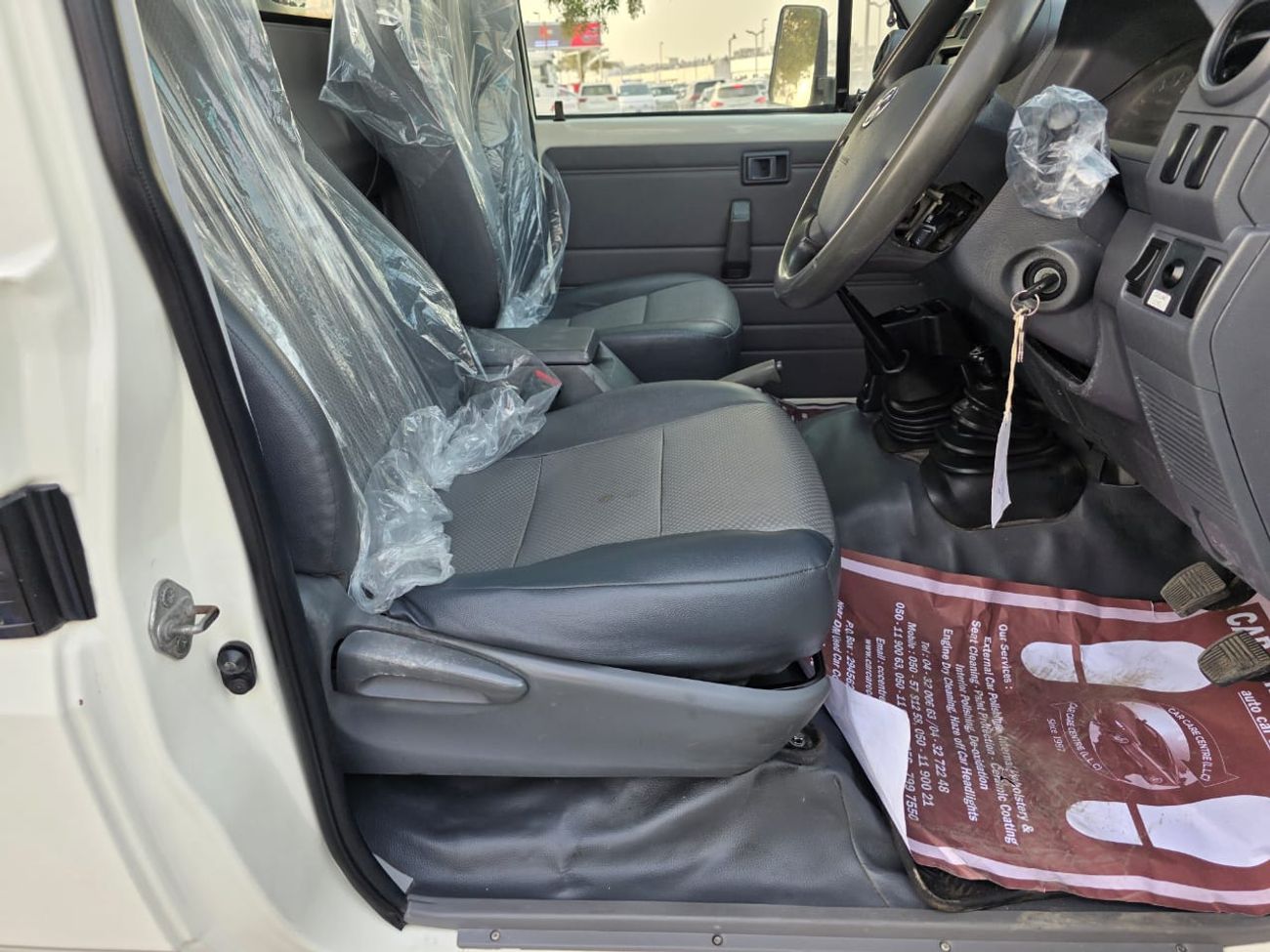 تويوتا لاند كروزر بيك آب diesel 4.5 liter ,right hand drive 2017 model V8 only for export available