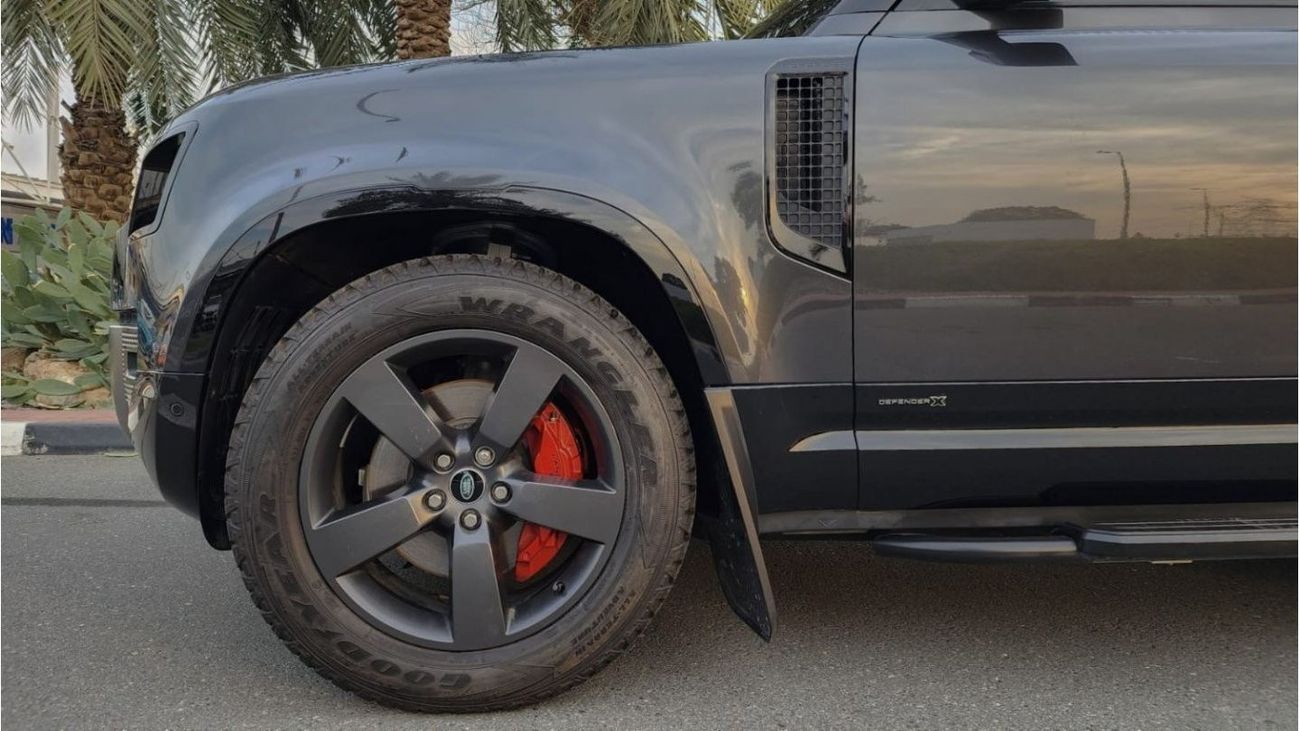 لاند روفر ديفندر 110  X P400 BLACK COLOUR / 2022 MODEL / V 6 / UNDER WARRANTY AND SERVICE CONTRACT