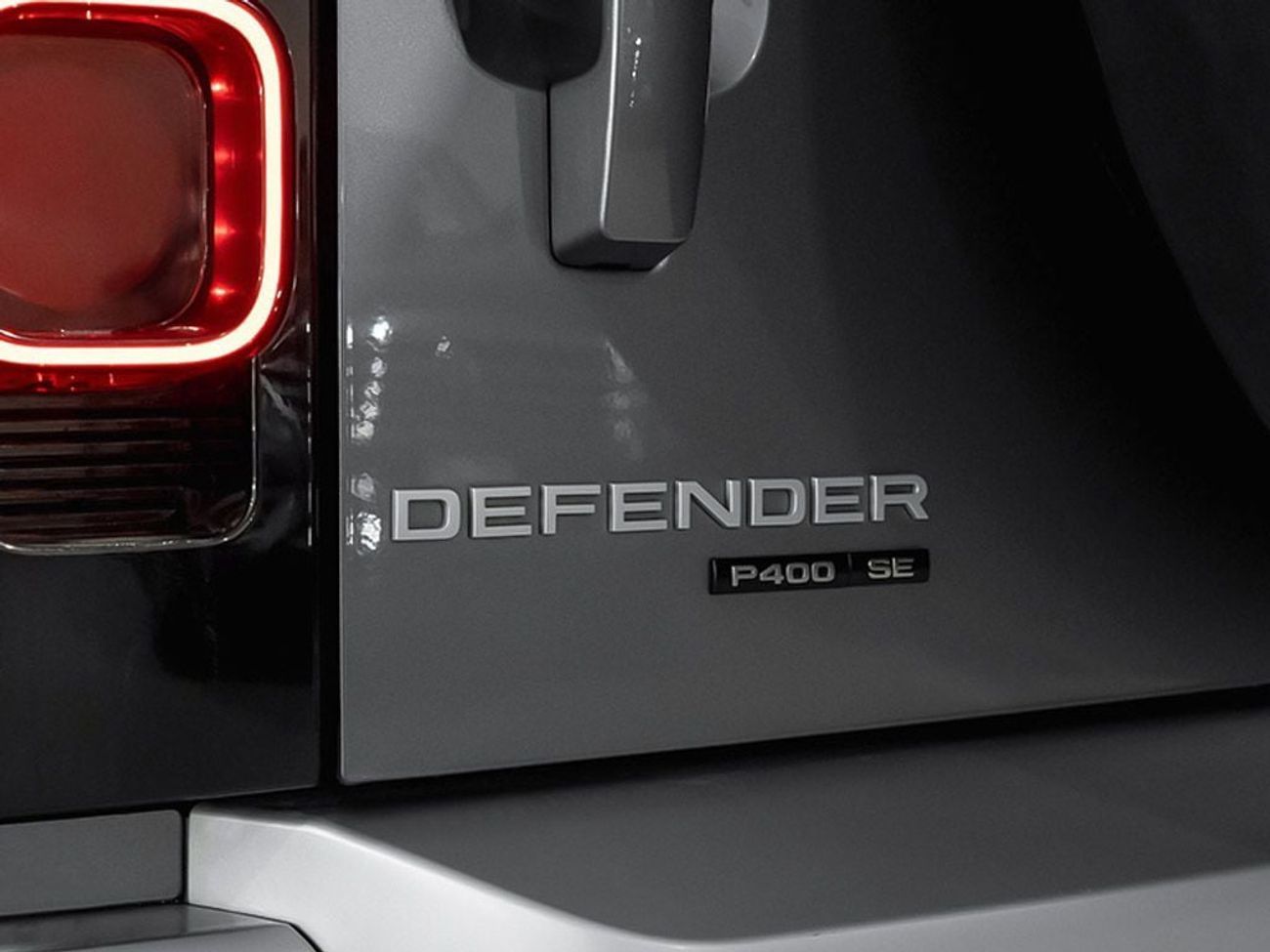 Land Rover Defender P400 110 SE 3.0L (5 Seater)