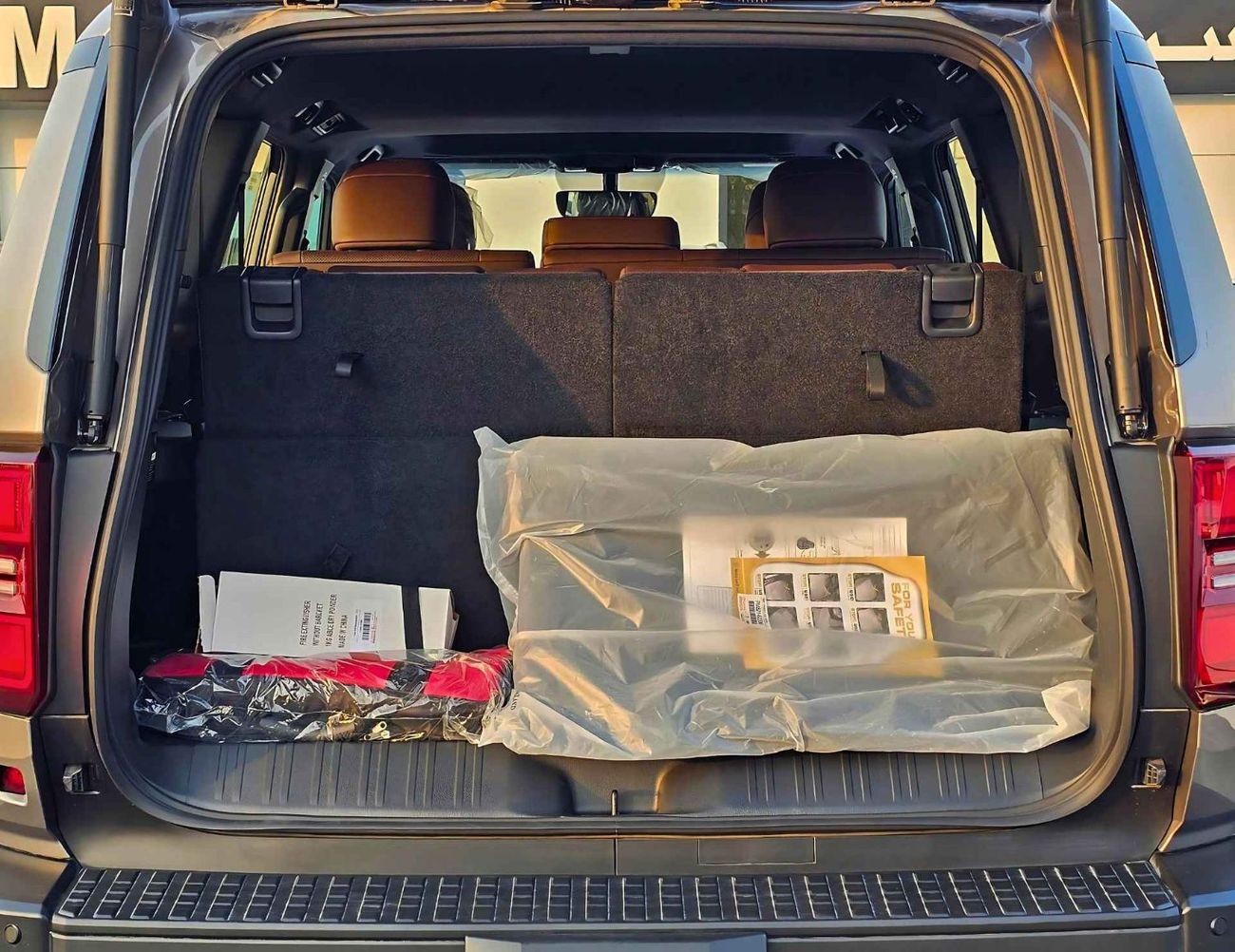 تويوتا برادو ADVENTURE WITH COMPRESSOR /2.8L V4 DIESEL/DRIVER POWER WITH LEATHER SEATS/AUTO A/C (CODE#P28ADV3B)