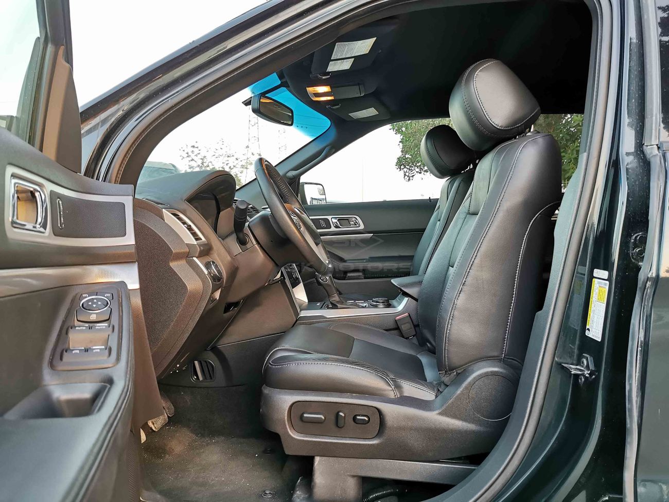 Ford Explorer 3.5L, 18" Rims, Front & Rear A/C, Multi Drive Mode Option, Leather Seats, Rear Camera (LOT # 575)