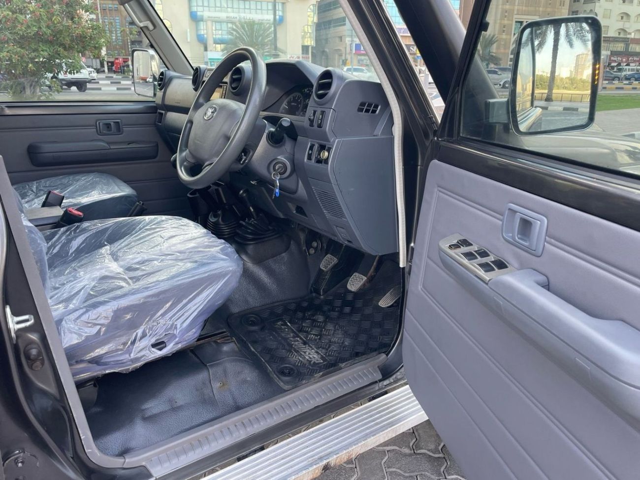 Toyota Land Cruiser Pick Up DIESEL 4.5 LITER ,RIGHT HAND DRIVE MANUAL TRANSMISSION