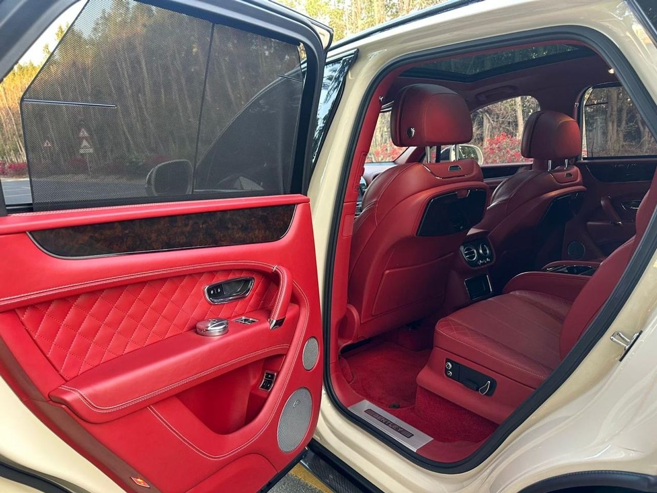 Bentley Bentayga Bentayga 4.0T 2017 Bentley Bentayga W12 Twin Turbo - GCC Spec