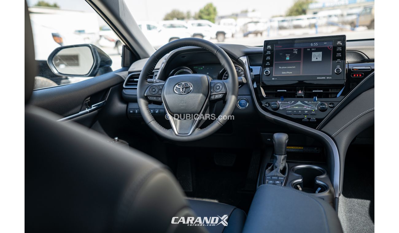 Toyota Camry SE Hybrid 2021 Black