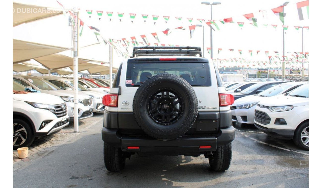 Toyota FJ Cruiser GXR GCC- MANUAL GEAR - ACCIDENTS FREE - PERFECT CONDITION INSIDE OUT