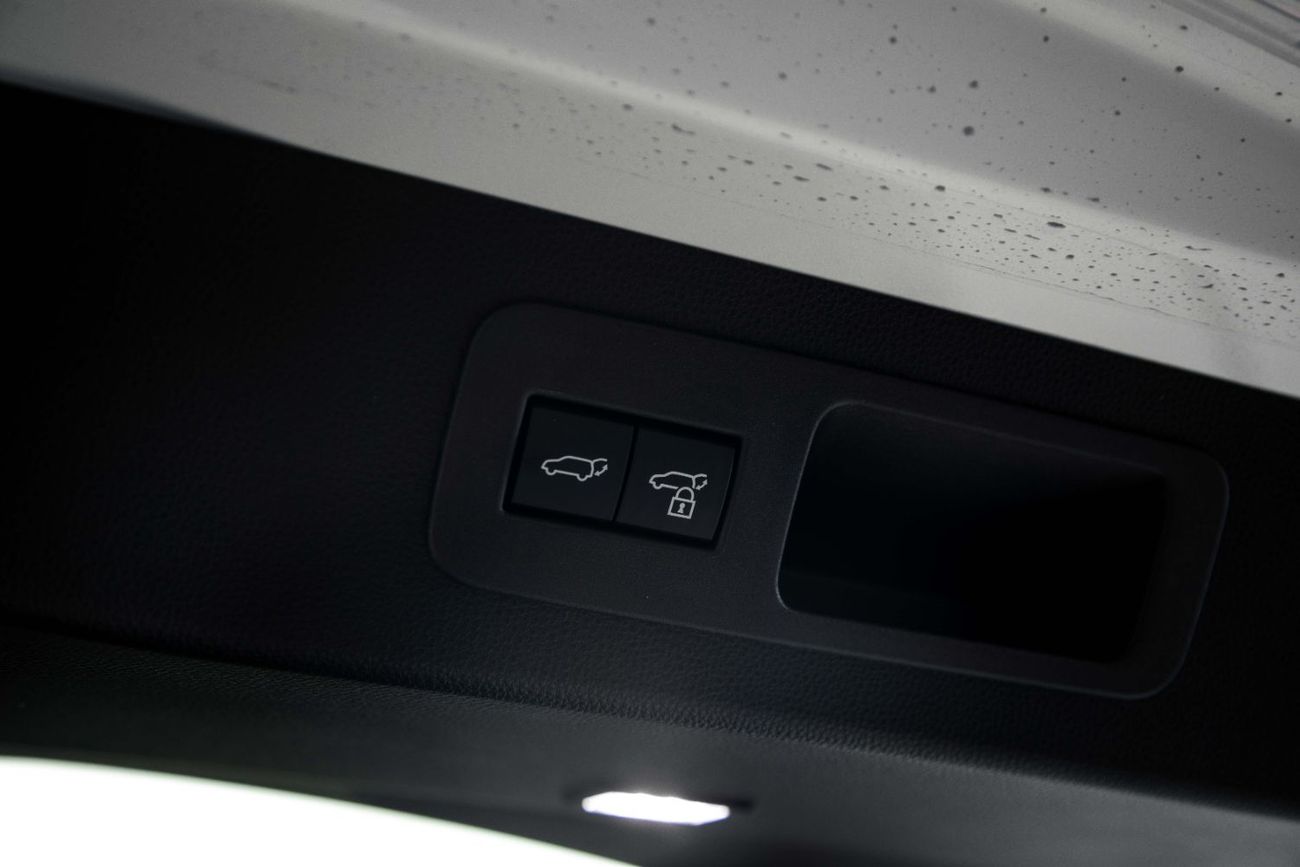 لكزس LX 500 D 3.3L Diesel - Sonic Quartz Inside Crimson | Export Only
