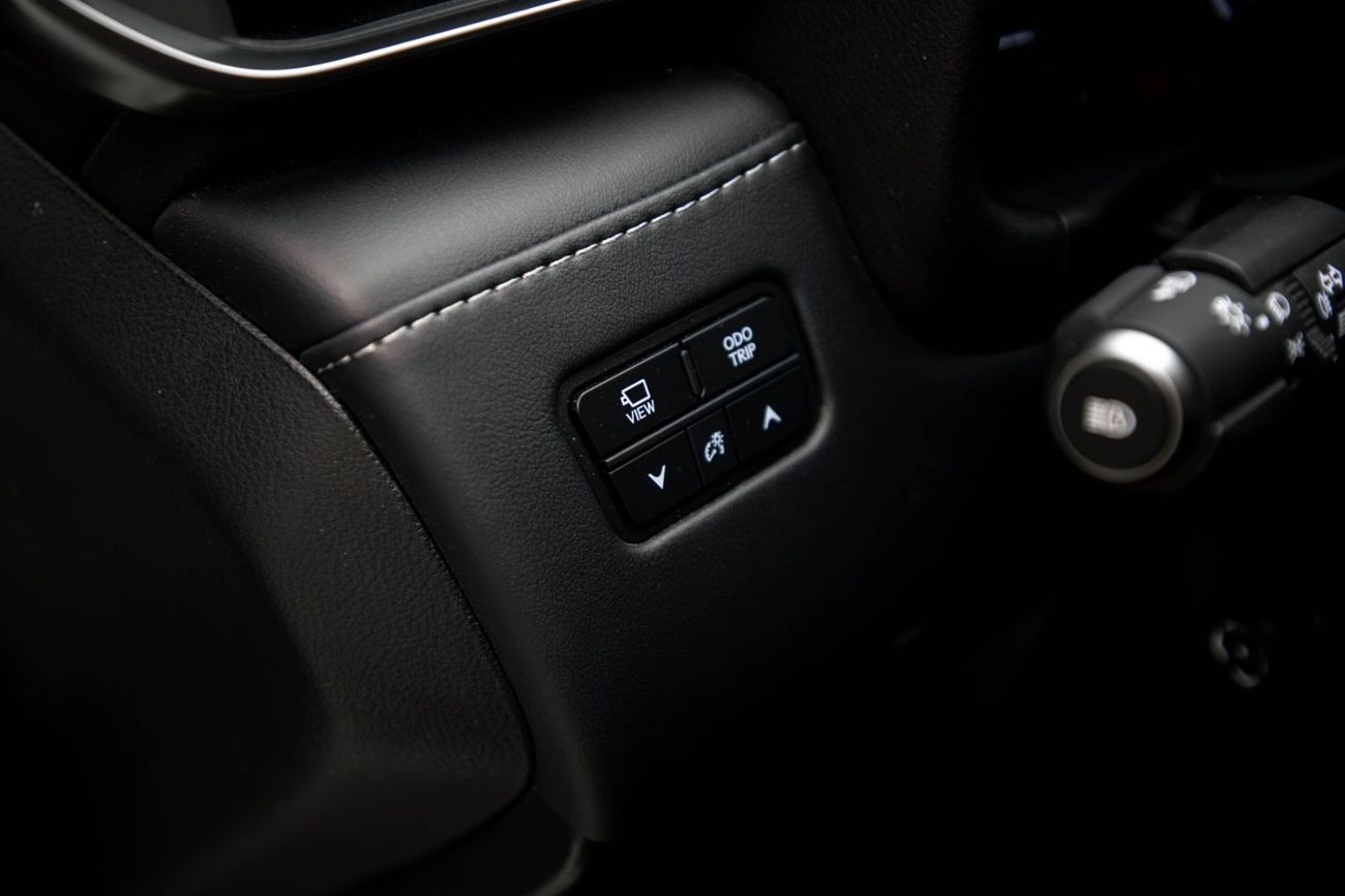 لكزس LX 500 D 3.3L Diesel - Sonic Quartz Inside Crimson | Export Only