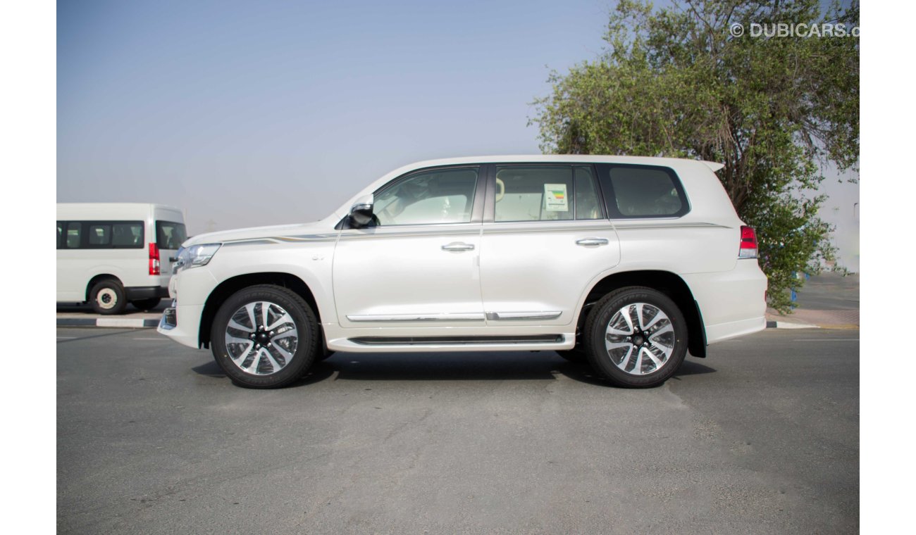 Toyota Land Cruiser - VXE - GRAND TOURING SPORT - 5.7L (WHITE INSIDE BEIGE WITH LEATHER)