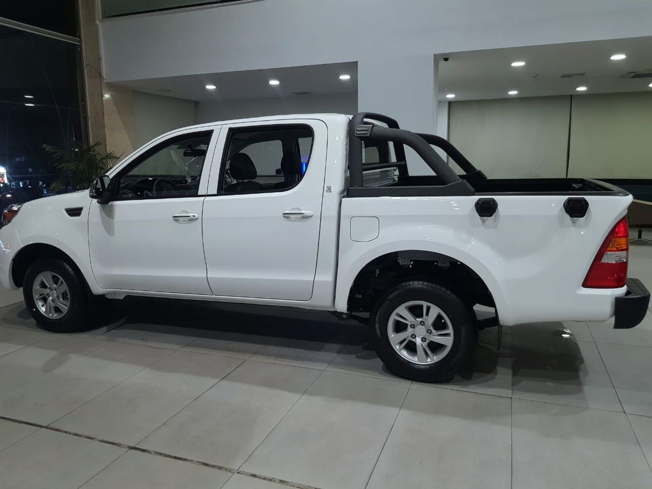 Foton Tunland Foton Tunland 2.4L Double Cabin PETROL(4X2) 2025 Manual POWER (Kw/HP): 100 kw / 135 HP TORQUE (N.m):