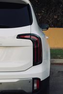 كيا تيلورايد The Kia Telluride is a popular 3-row, 7-8 seater midsize SUV, recognized for its luxurious, upscale 
