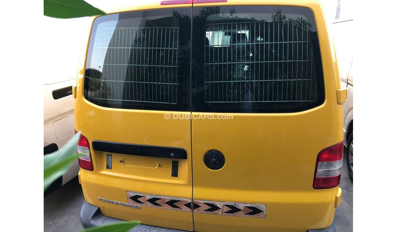 فولكس واجن T5 ترانسبورتر Volkswagen Transporter,model:2013. Excellent condition