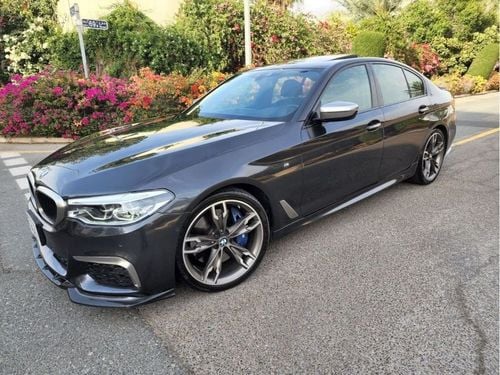 بي أم دبليو M550i Std 4.4L