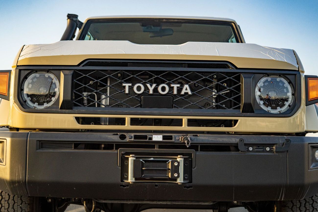 تويوتا لاند كروزر بيك آب LC79 DC 2.8 DSL Z1 A/T 2025YM