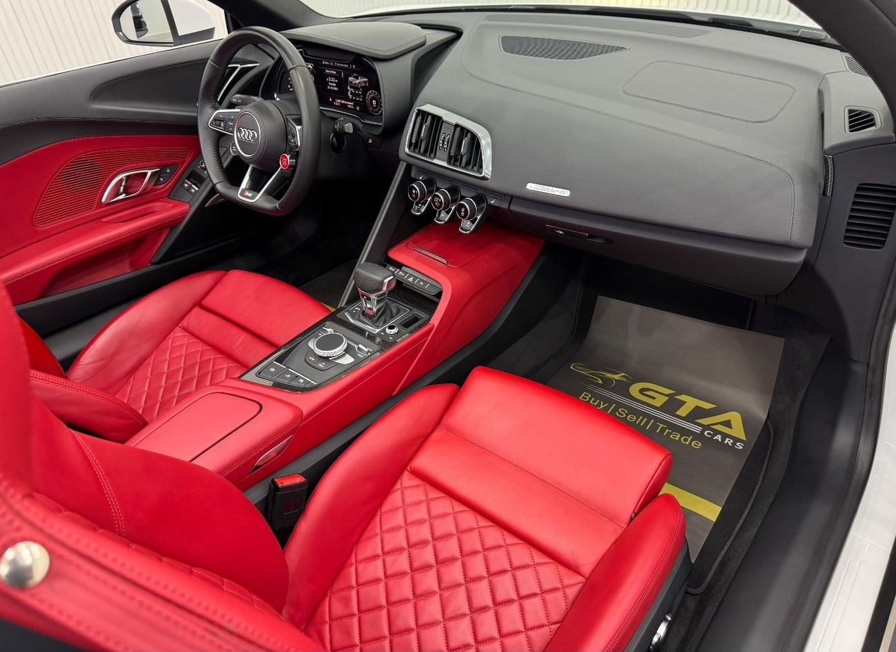 Audi R8 Spyder Std 5.2L 2017 Audi R8 Spyder V10, Warranty, Full Service History, Carbon Fiber Package, Very 