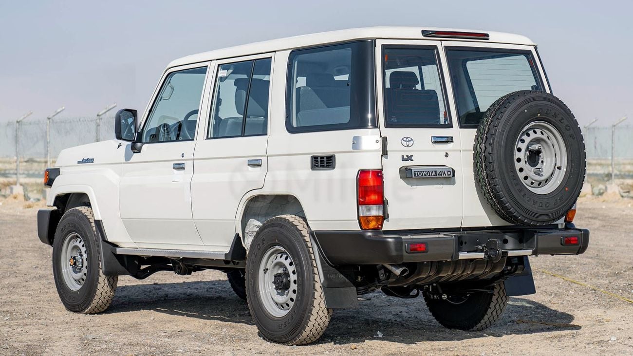 تويوتا لاند كروزر 76 TOYOTA LAND CRUISER 76