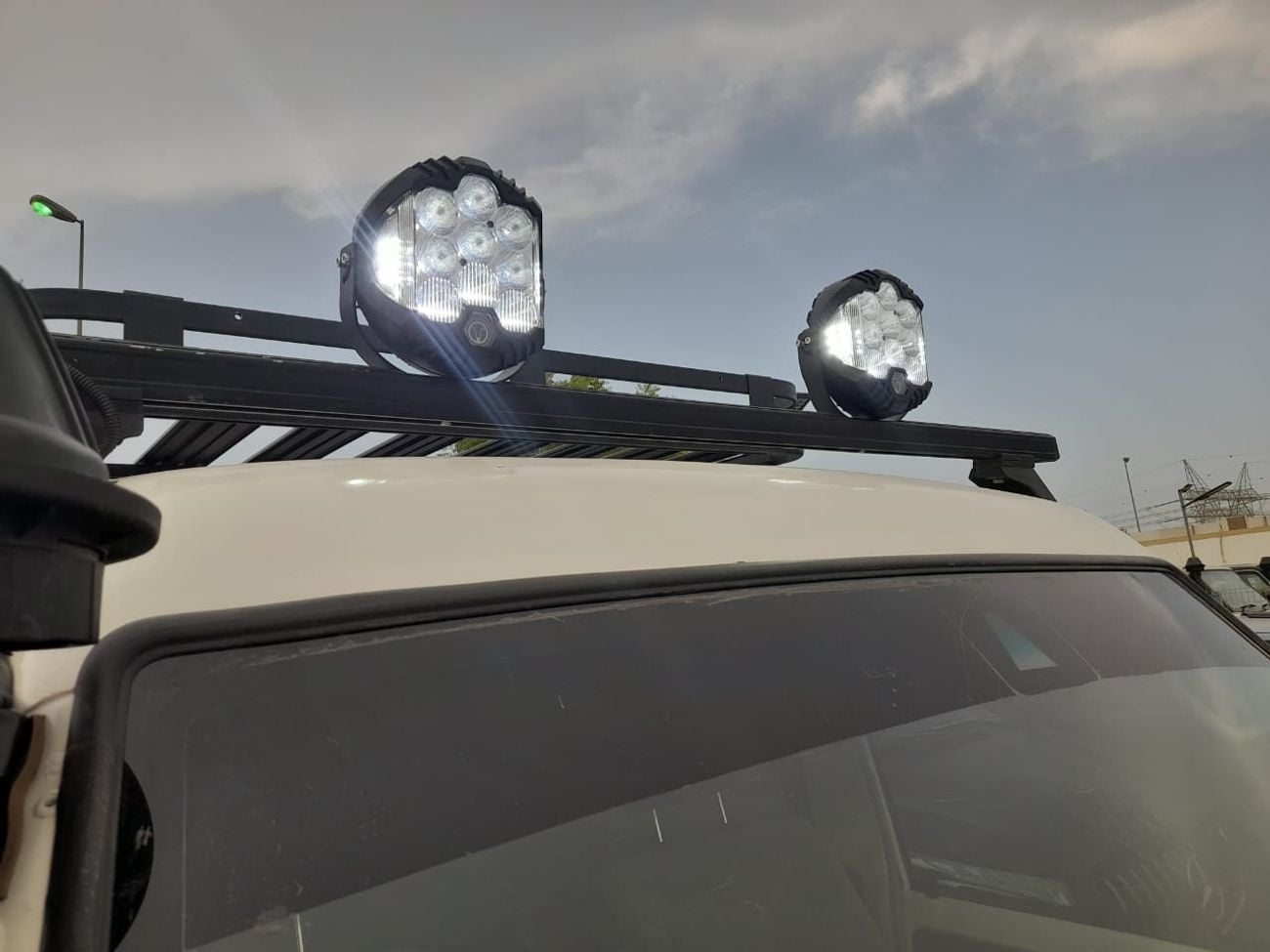 تويوتا لاند كروزر Right-Hand drive 3 door troop carrier V8 1VD diesel manual