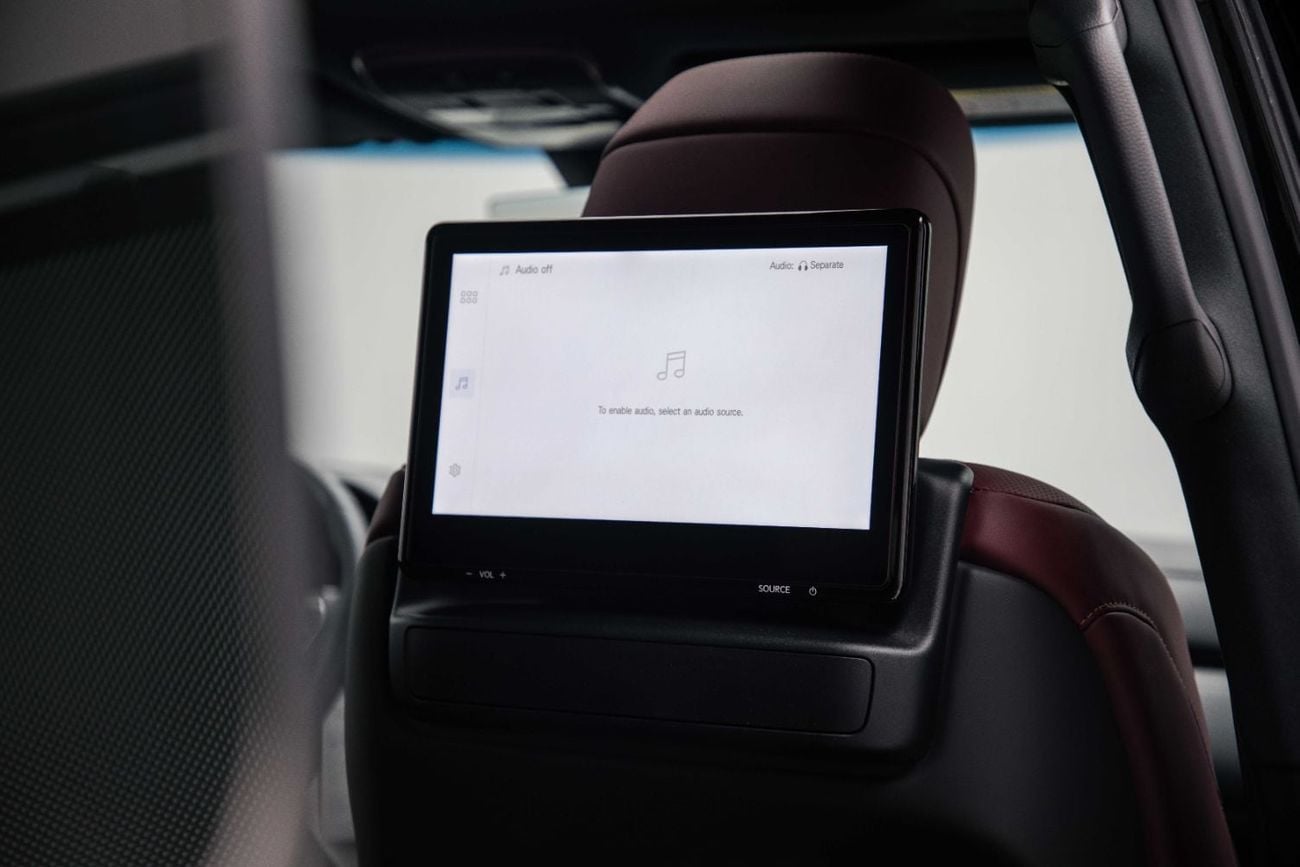 لكزس LX 600 LX6UR 3.5 لتر - أسود جرافيتي من الداخل قرمزي | للتصدير فقط