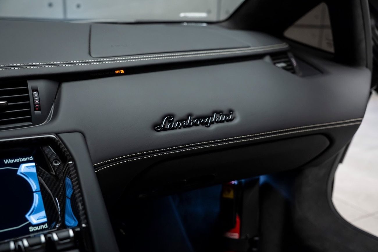 Lamborghini Aventador 6.5L V12