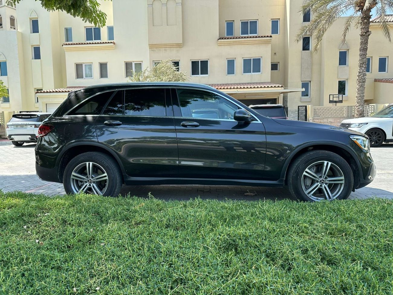 مرسيدس بنز GLC 300 Premium + 2.0L