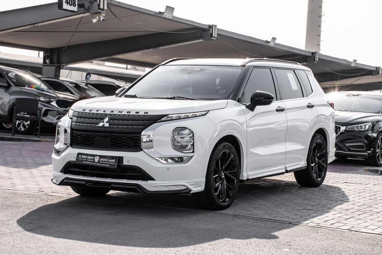 ميتسوبيشي آوتلاندر PREMIUM LAUNCH EDITION GCC Specs - Original Paint Free Accident Excellent Condition