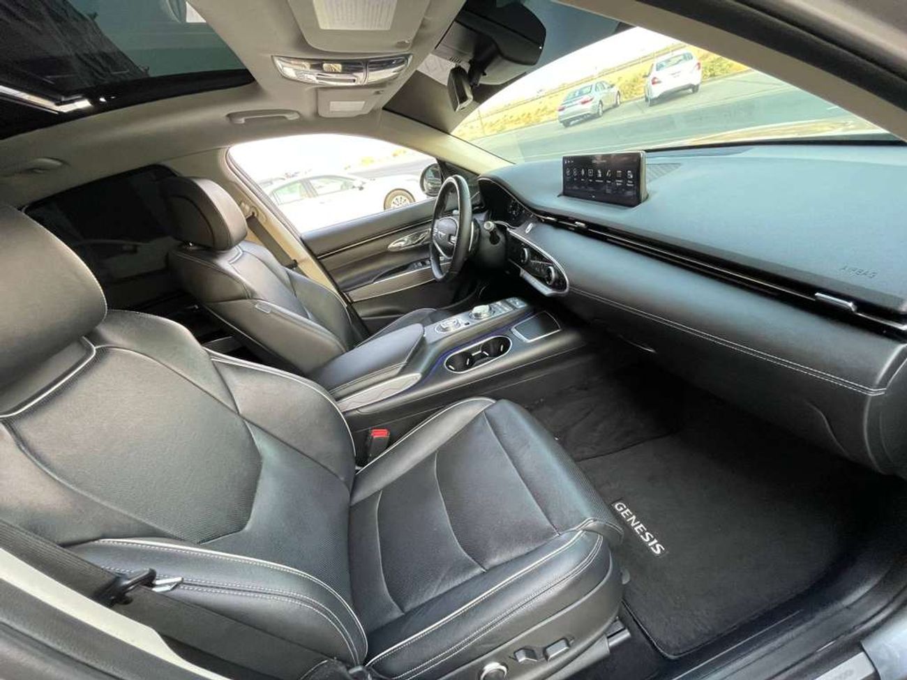 جينيسس GV70 / دفع رباعي / فتحة سقف بانورامية / كاميرا 360 درجة / مسافة منخفضة / بحالة ممتازة