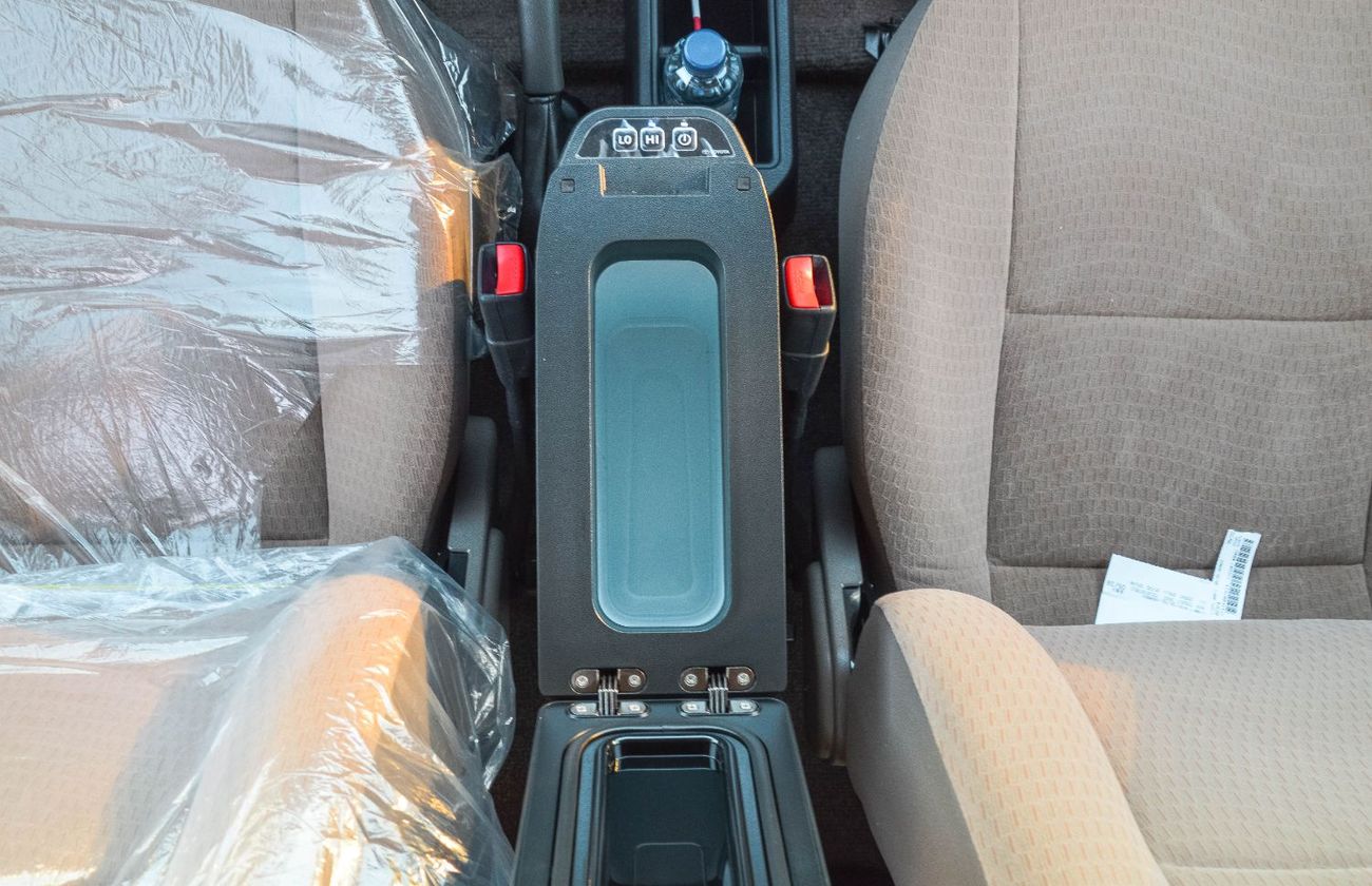 Toyota Land Cruiser 70 TOYOTA LAND CRUISER 76 4.0L 4WD 5DOOR PETROL SUV 2025