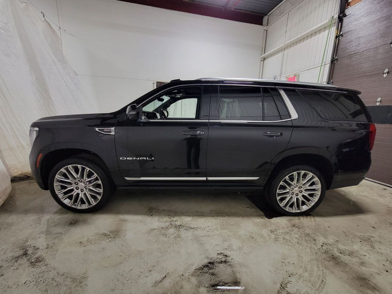 جي أم سي يوكون Denali With Captain Seats  6.2L Brand New