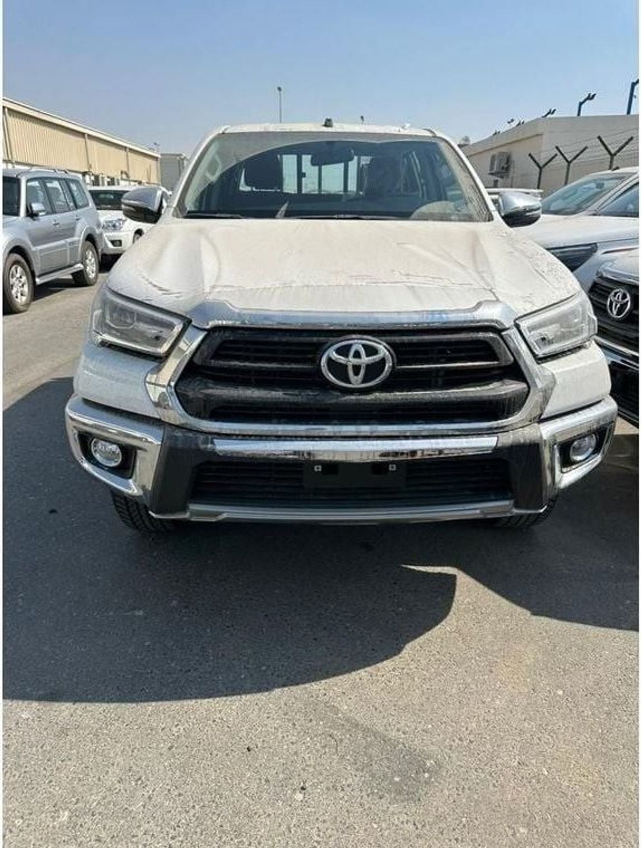تويوتا هيلوكس TOYOTA HILUX SR5 2.7L AT 2026 WITHOUT PUSH START